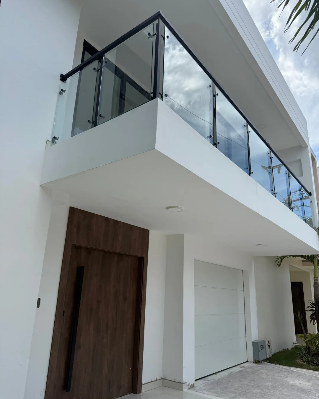 Casa en venta la castellana 4 habitaciones + servicio + estudio + piscina