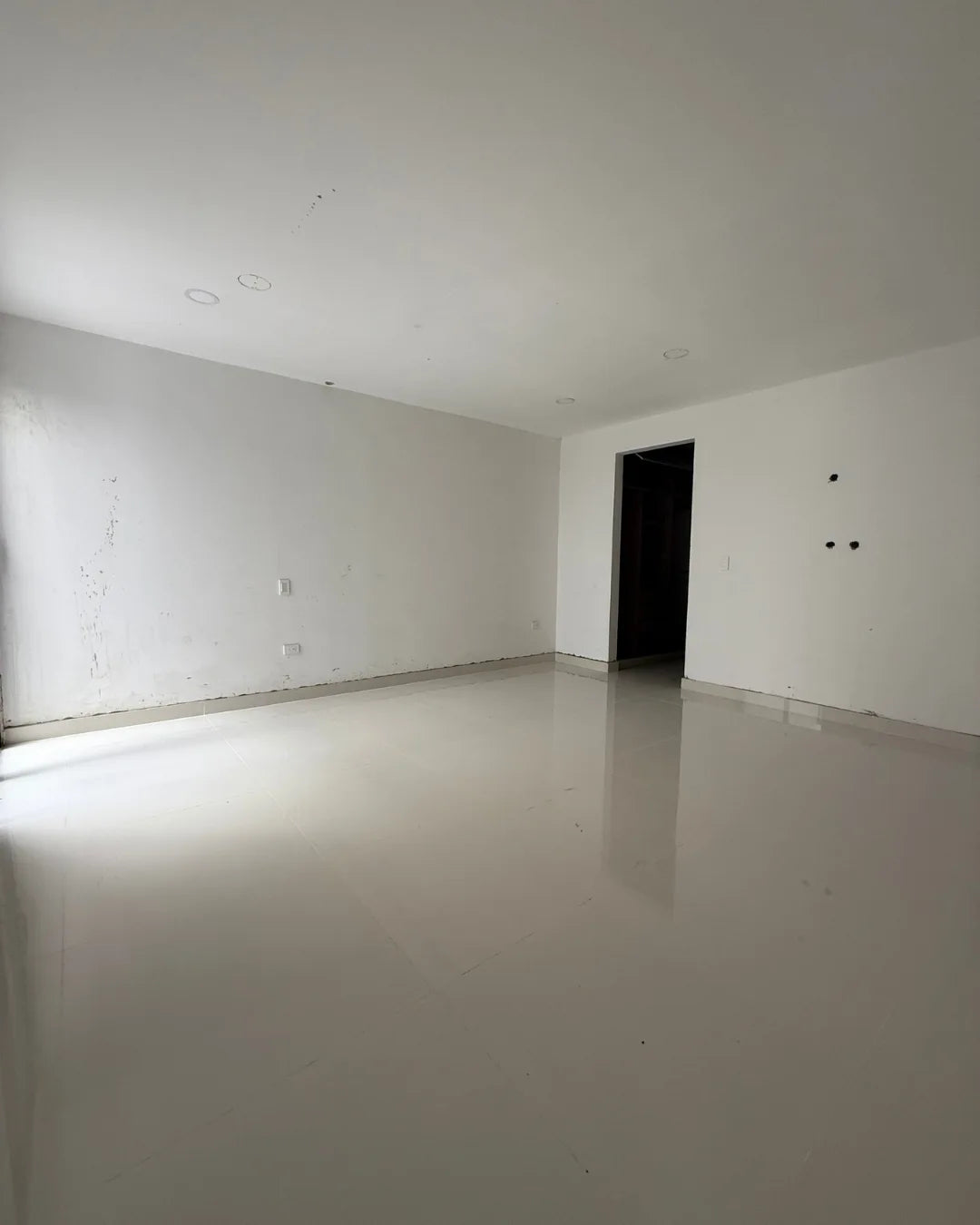 Casa en venta la castellana 4 habitaciones + servicio + estudio + piscina
