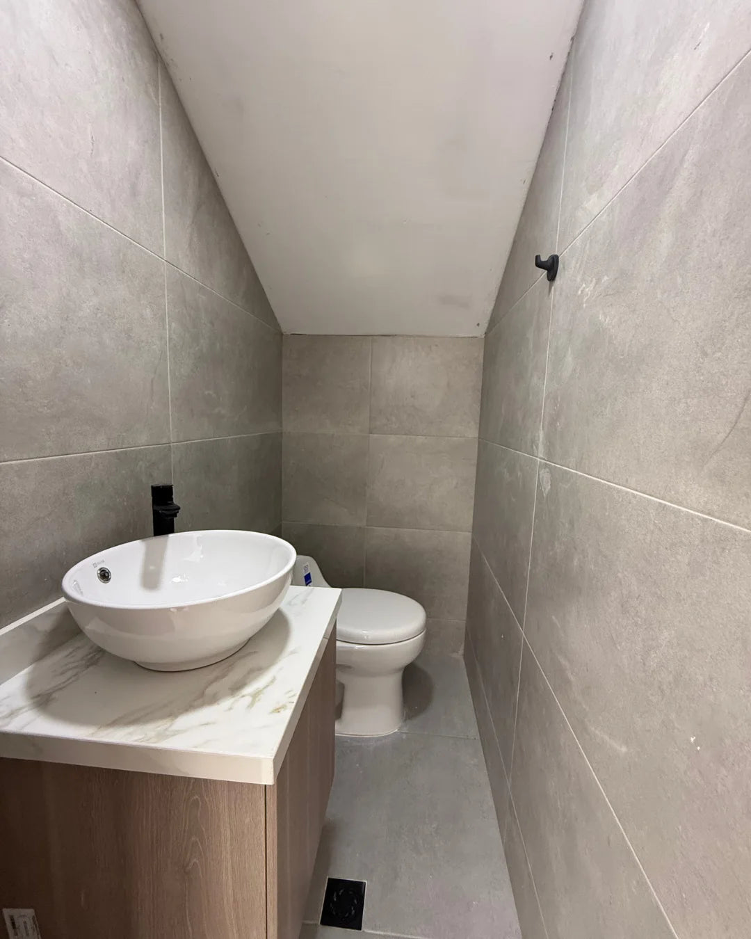 Casa en venta la castellana 4 habitaciones + servicio + estudio + piscina
