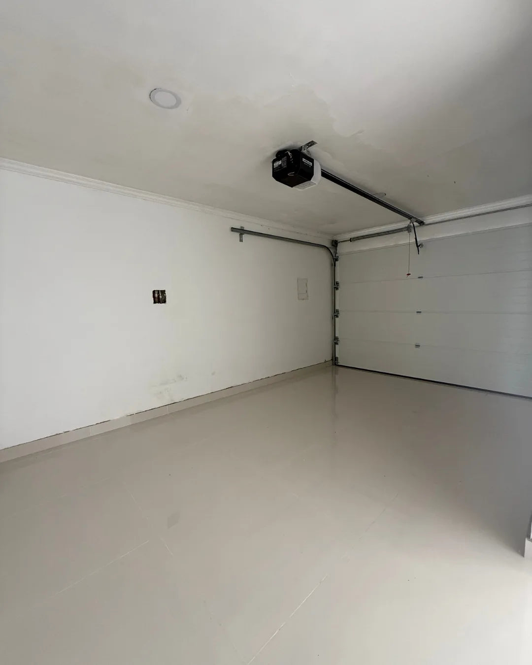 Casa en venta la castellana 4 habitaciones + servicio + estudio + piscina