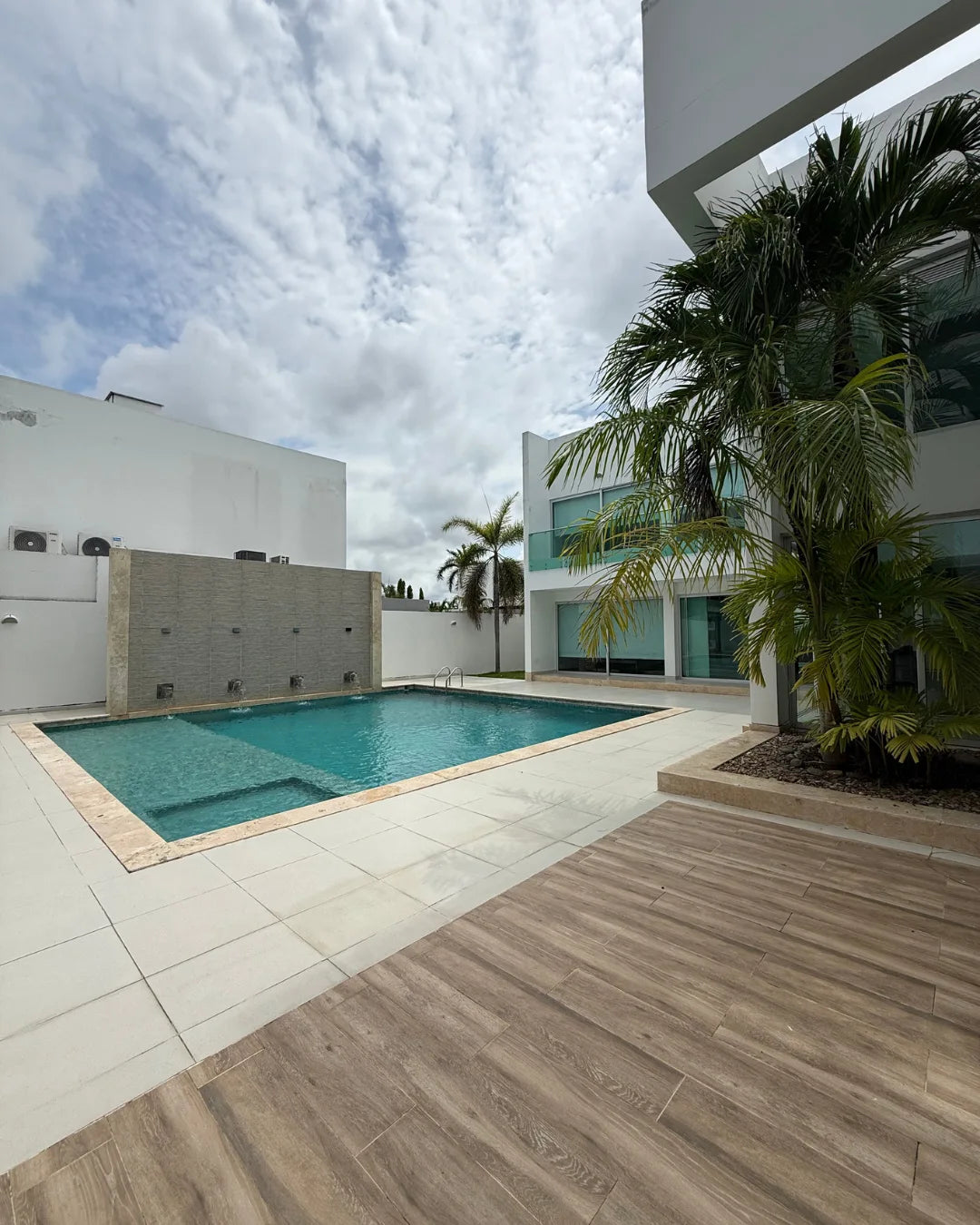 Casa en venta exclusivo conjunto cerrado 4 habitaciones + estudio + piscina