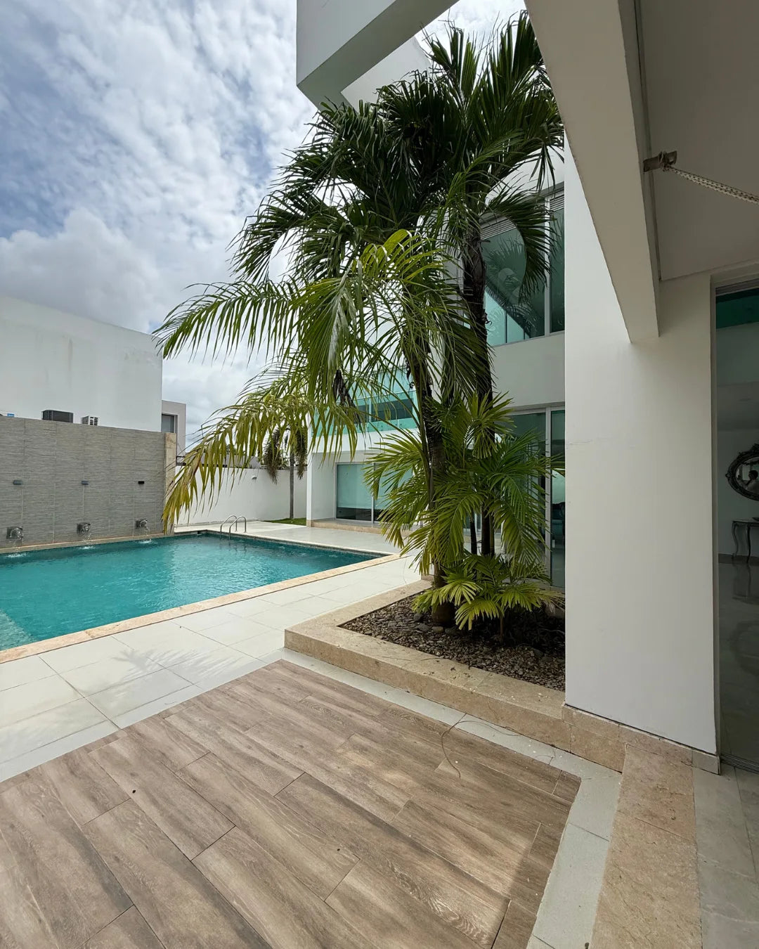 Casa en venta exclusivo conjunto cerrado 4 habitaciones + estudio + piscina