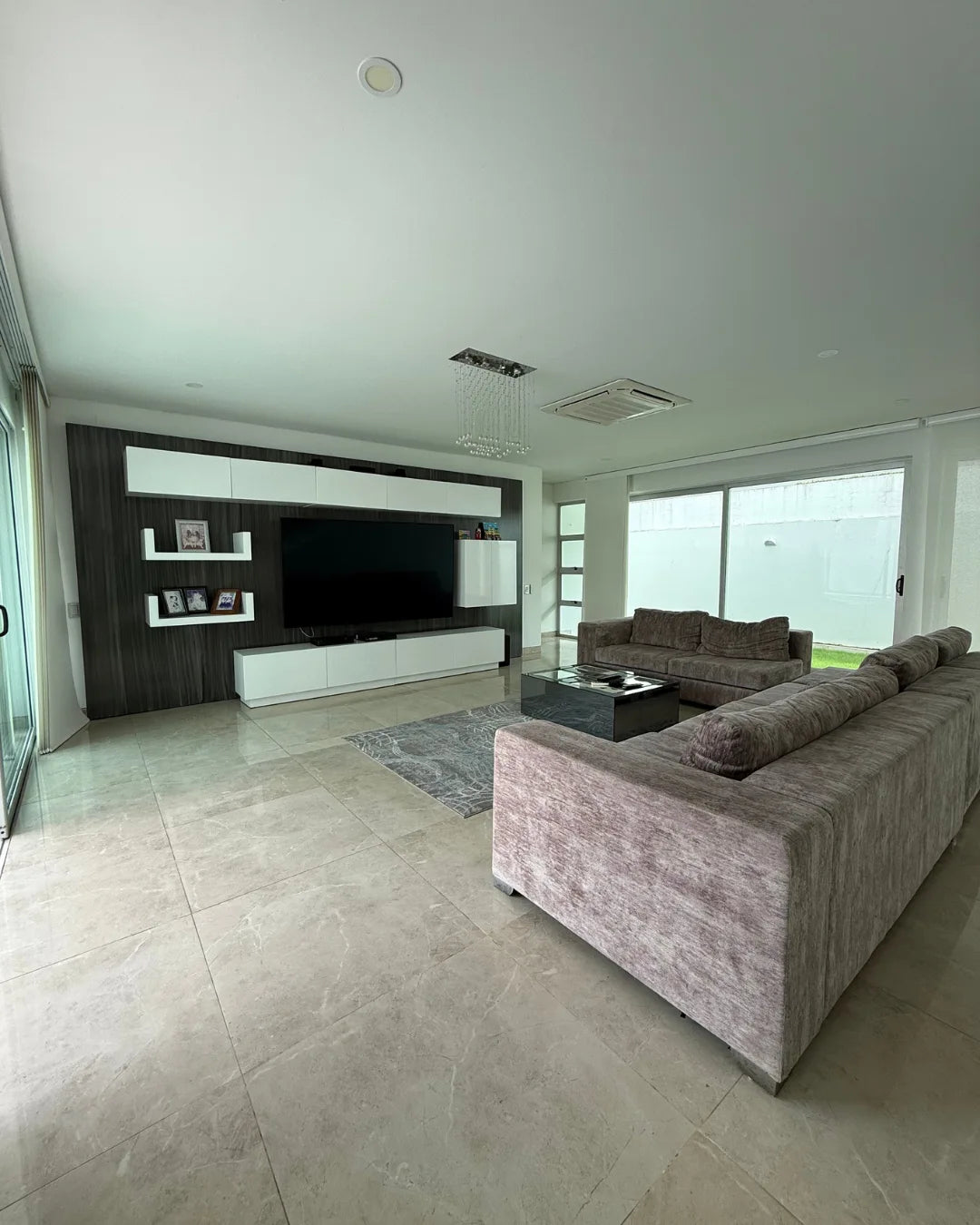 Casa en venta exclusivo conjunto cerrado 4 habitaciones + estudio + piscina