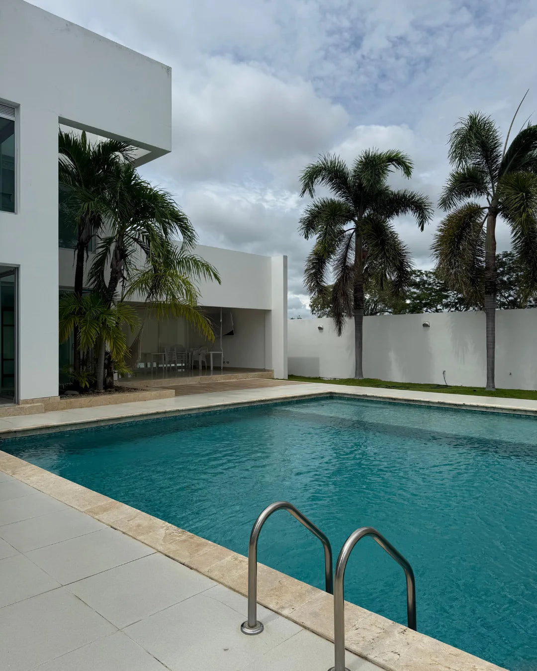 Casa en venta exclusivo conjunto cerrado 4 habitaciones + estudio + piscina