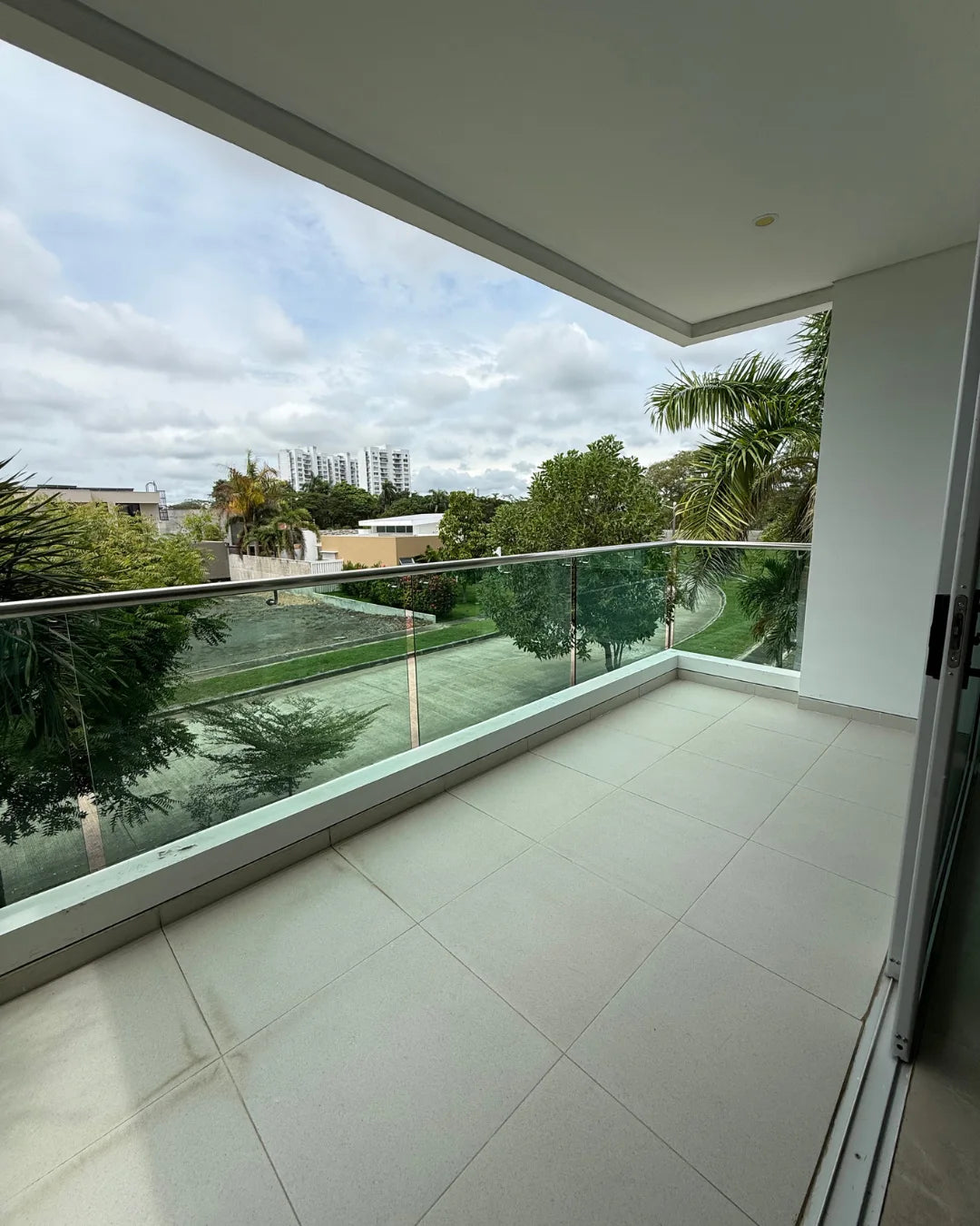 Casa en venta exclusivo conjunto cerrado 4 habitaciones + estudio + piscina