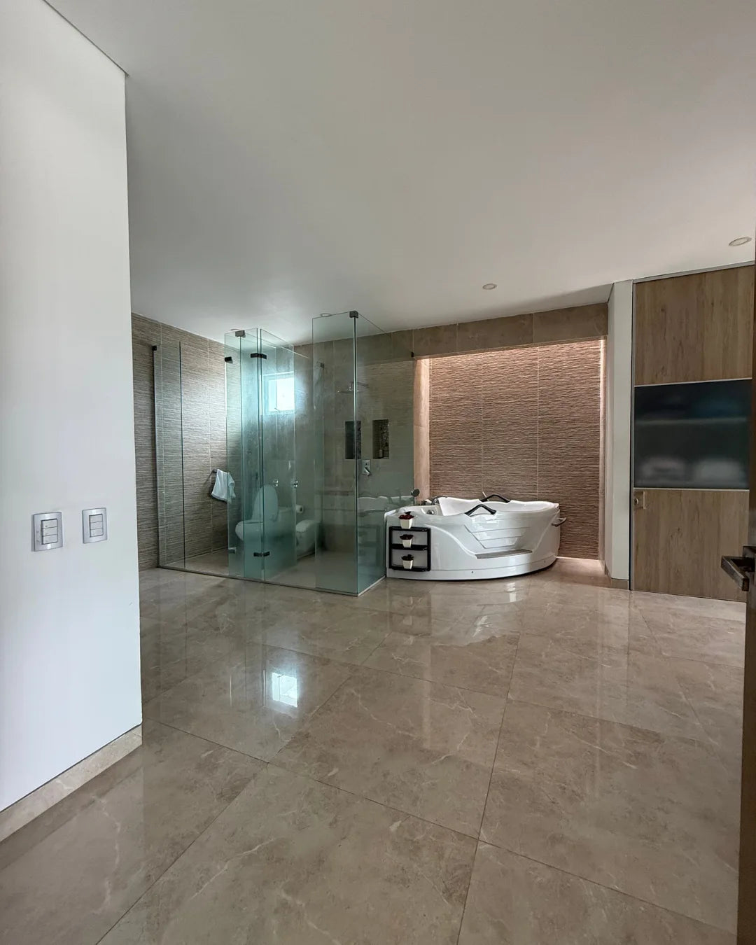Casa en venta exclusivo conjunto cerrado 4 habitaciones + estudio + piscina