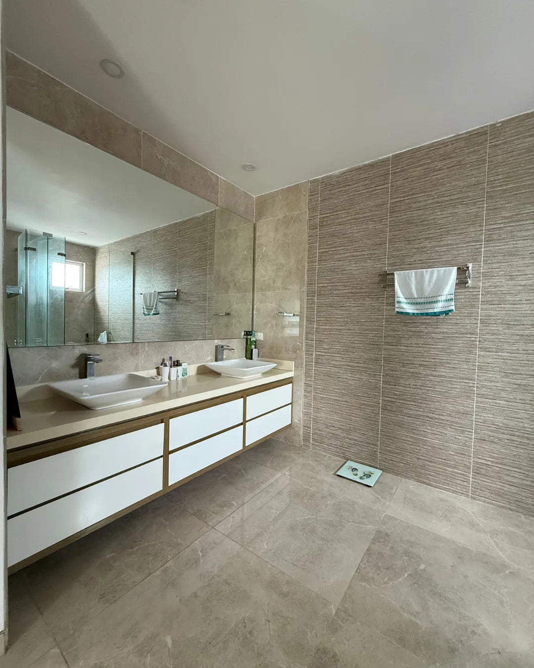 Casa en venta exclusivo conjunto cerrado 4 habitaciones + estudio + piscina