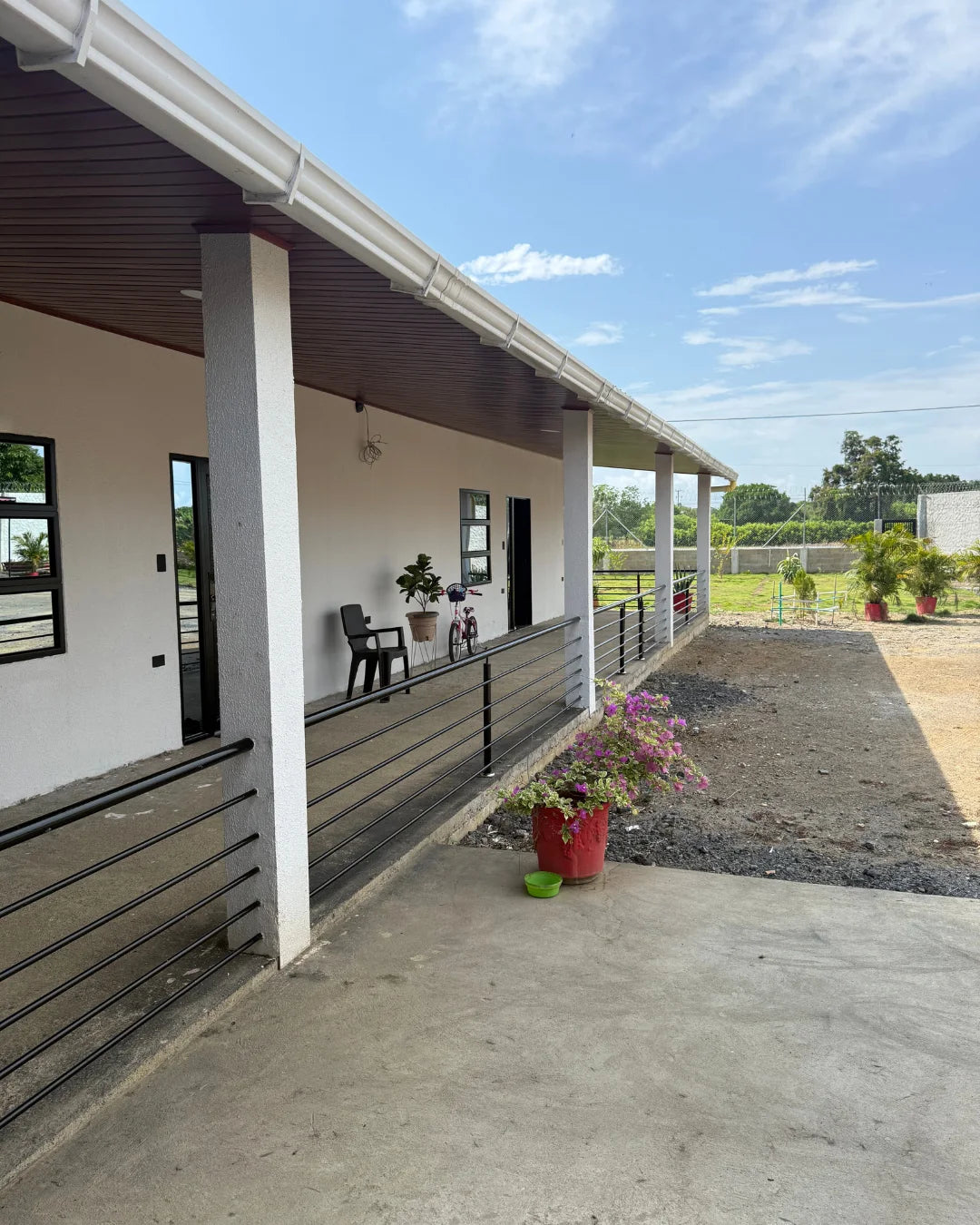 Casa campestre cerca a balmoral 2,118 mts2 5 habitaciones + kiosco + 2 estudios + galpon + bodega
