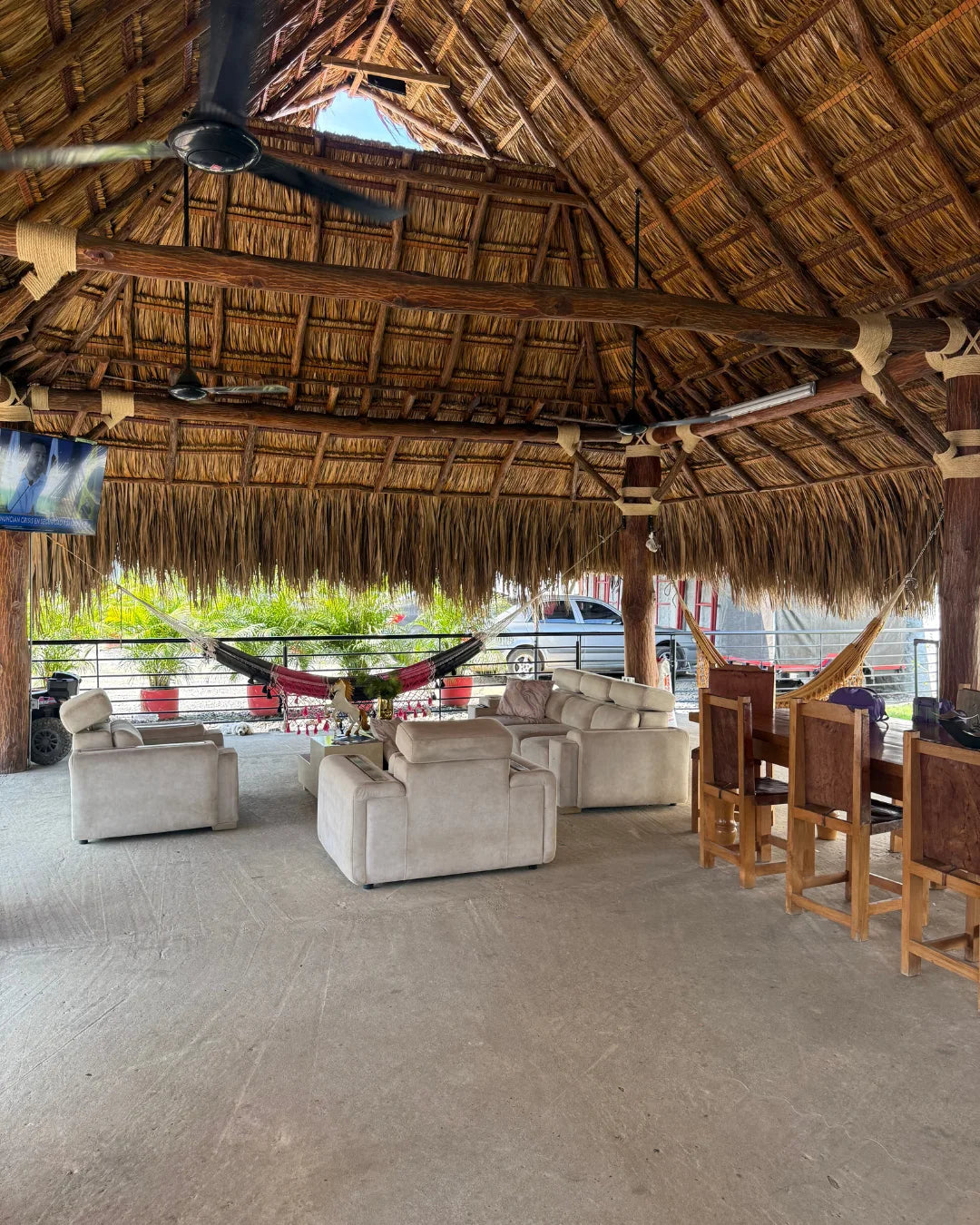 Casa campestre cerca a balmoral 2,118 mts2 5 habitaciones + kiosco + 2 estudios + galpon + bodega