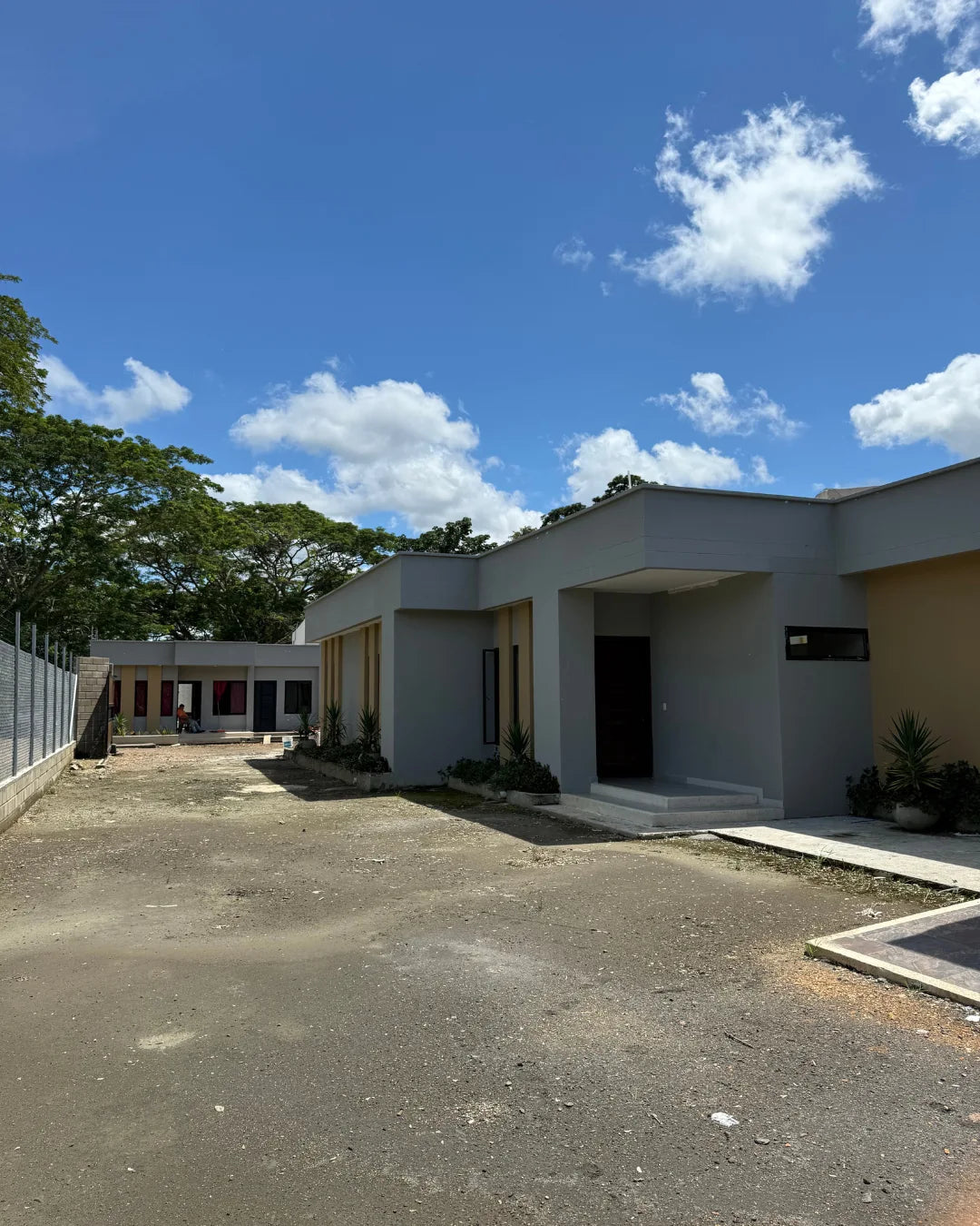 Casa en conjunto campestre 3.600mts2 6 habitaciones kiosco piscina bodegas casa auxiliar