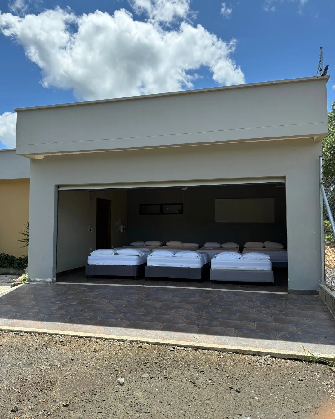 Casa en conjunto campestre 3.600mts2 6 habitaciones kiosco piscina bodegas casa auxiliar