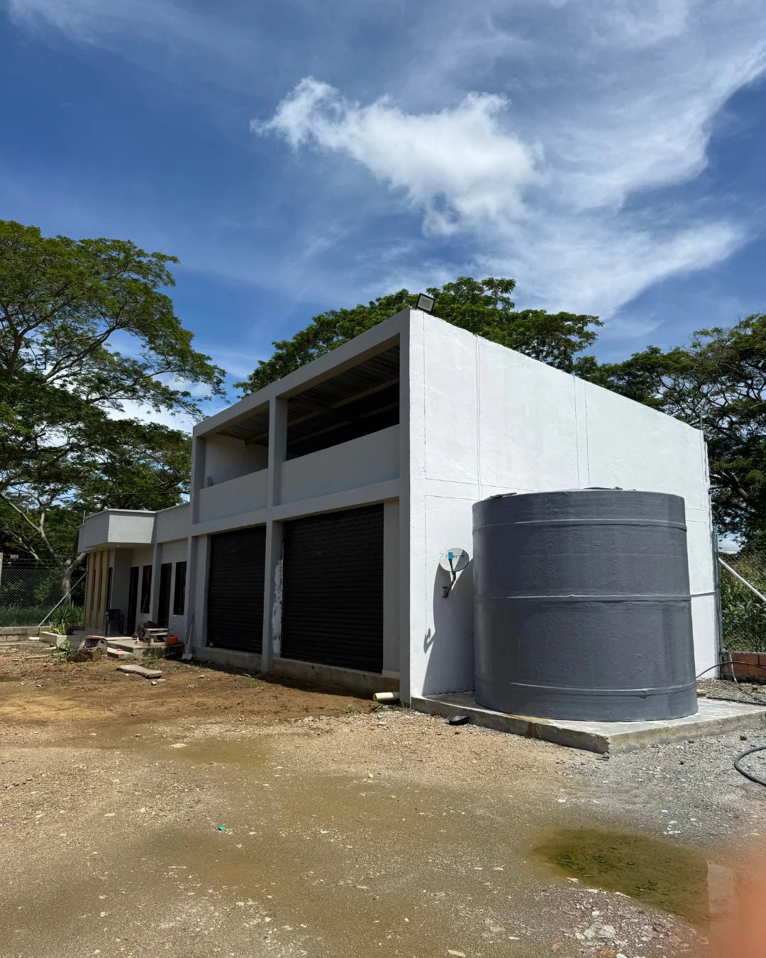 Casa en conjunto campestre 3.600mts2 6 habitaciones kiosco piscina bodegas casa auxiliar
