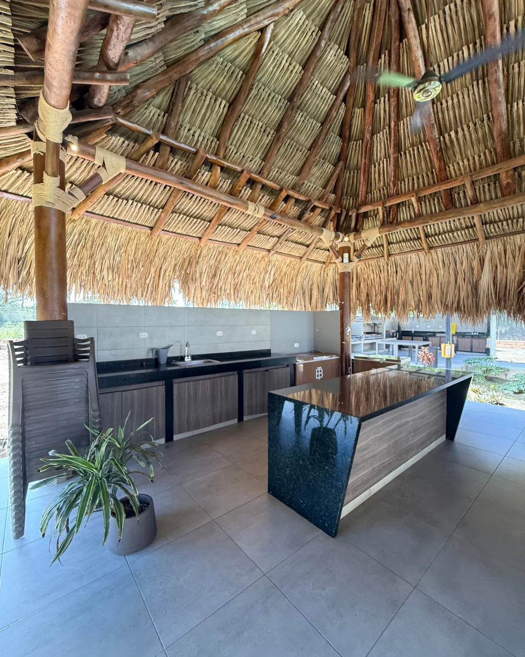 Casa en conjunto campestre 3.600mts2 6 habitaciones kiosco piscina bodegas casa auxiliar