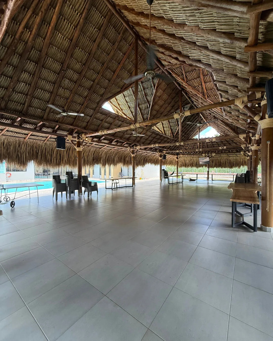 Casa en conjunto campestre 3.600mts2 6 habitaciones kiosco piscina bodegas casa auxiliar