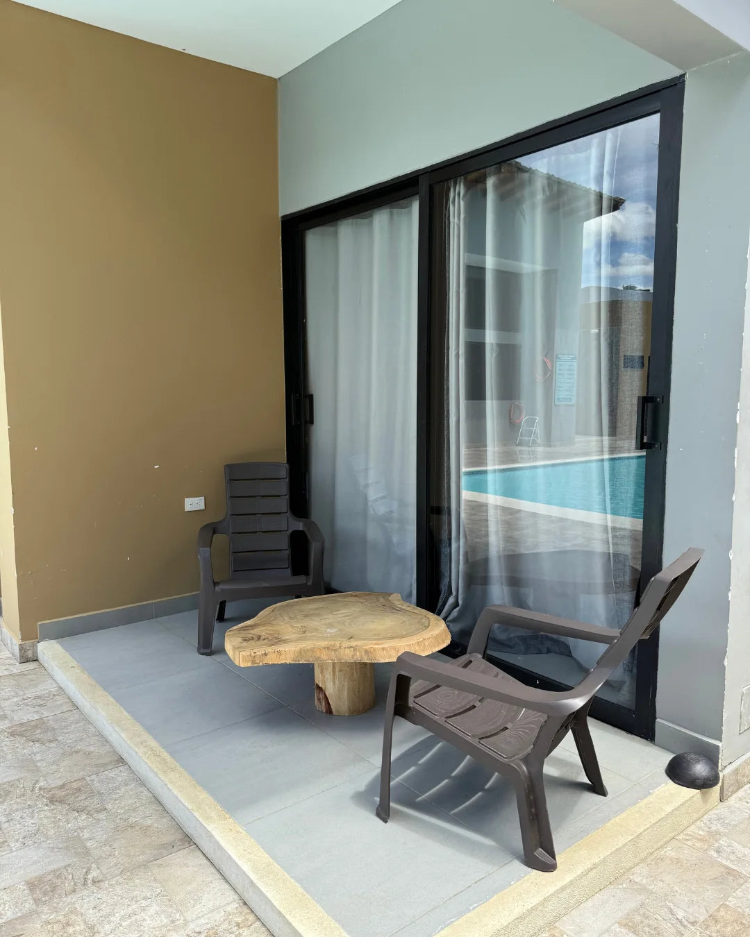 Casa en conjunto campestre 3.600mts2 6 habitaciones kiosco piscina bodegas casa auxiliar