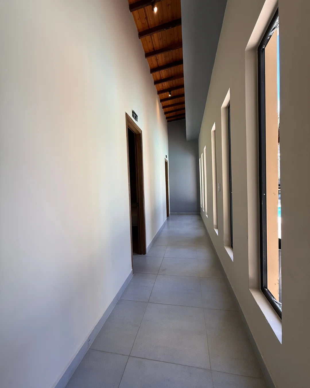 Casa en conjunto campestre 3.600mts2 6 habitaciones kiosco piscina bodegas casa auxiliar