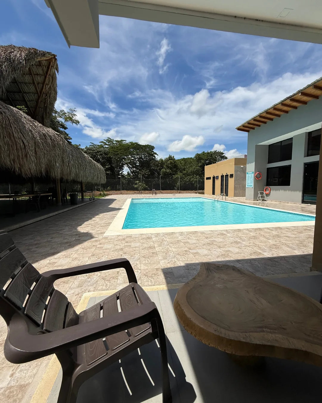 Casa en conjunto campestre 3.600mts2 6 habitaciones kiosco piscina bodegas casa auxiliar