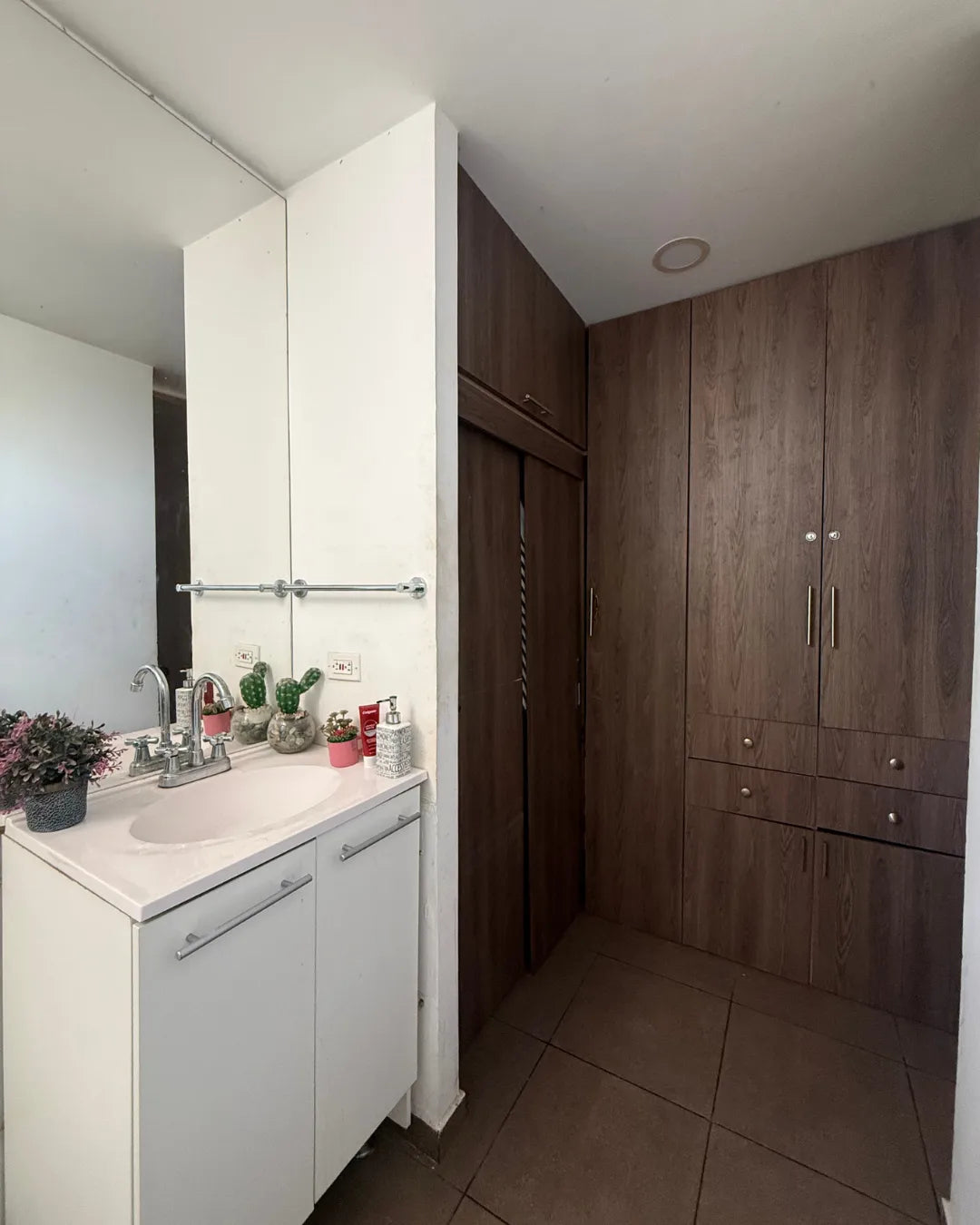 Apartamento 71mts2 con 2 habitaciones 2 baños estudio y patio cerca al cc alamedas