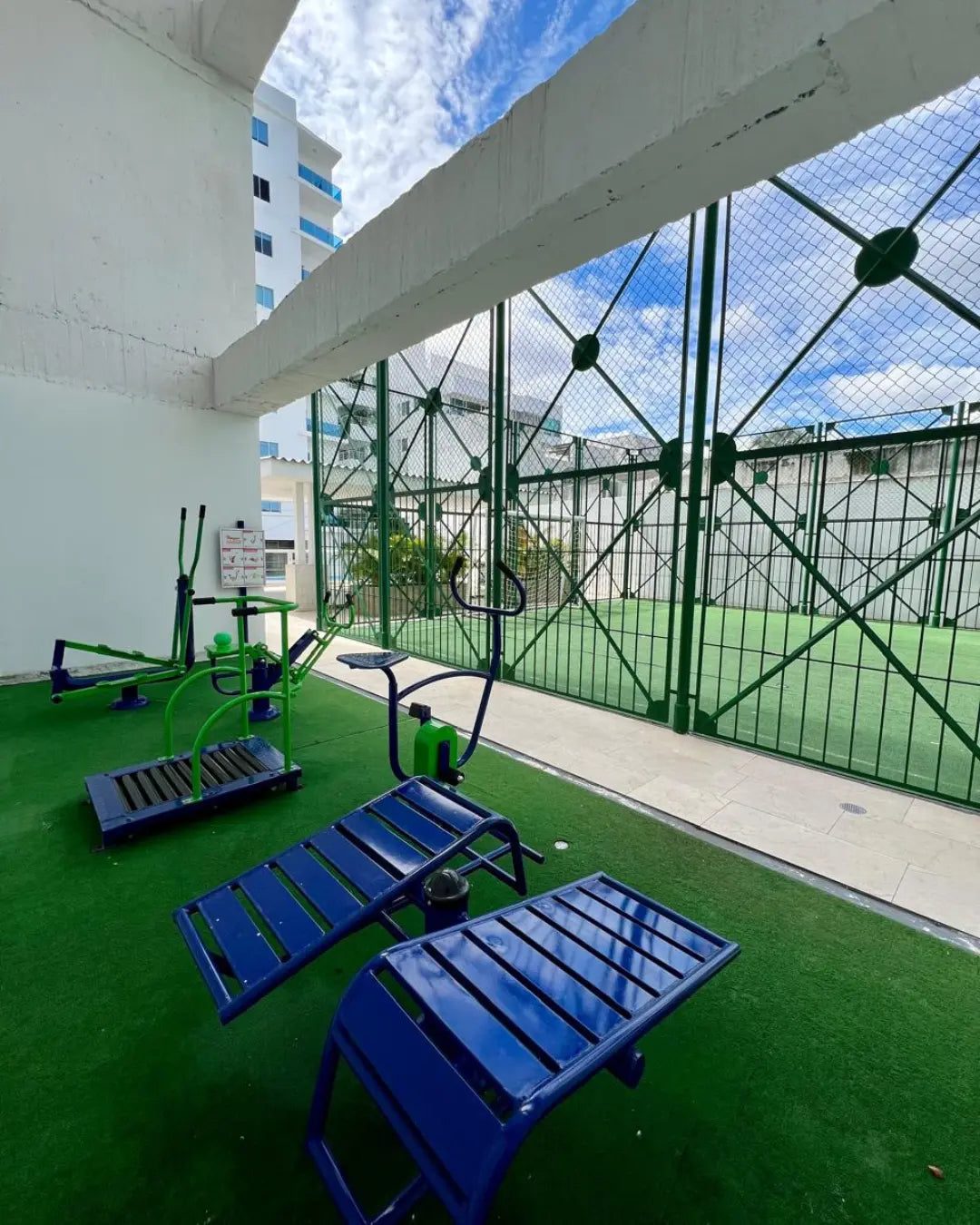 Apartamento 155mts2 en castellana 3 habitaciones + servicio + 2 parqueaderos + cuarto útil