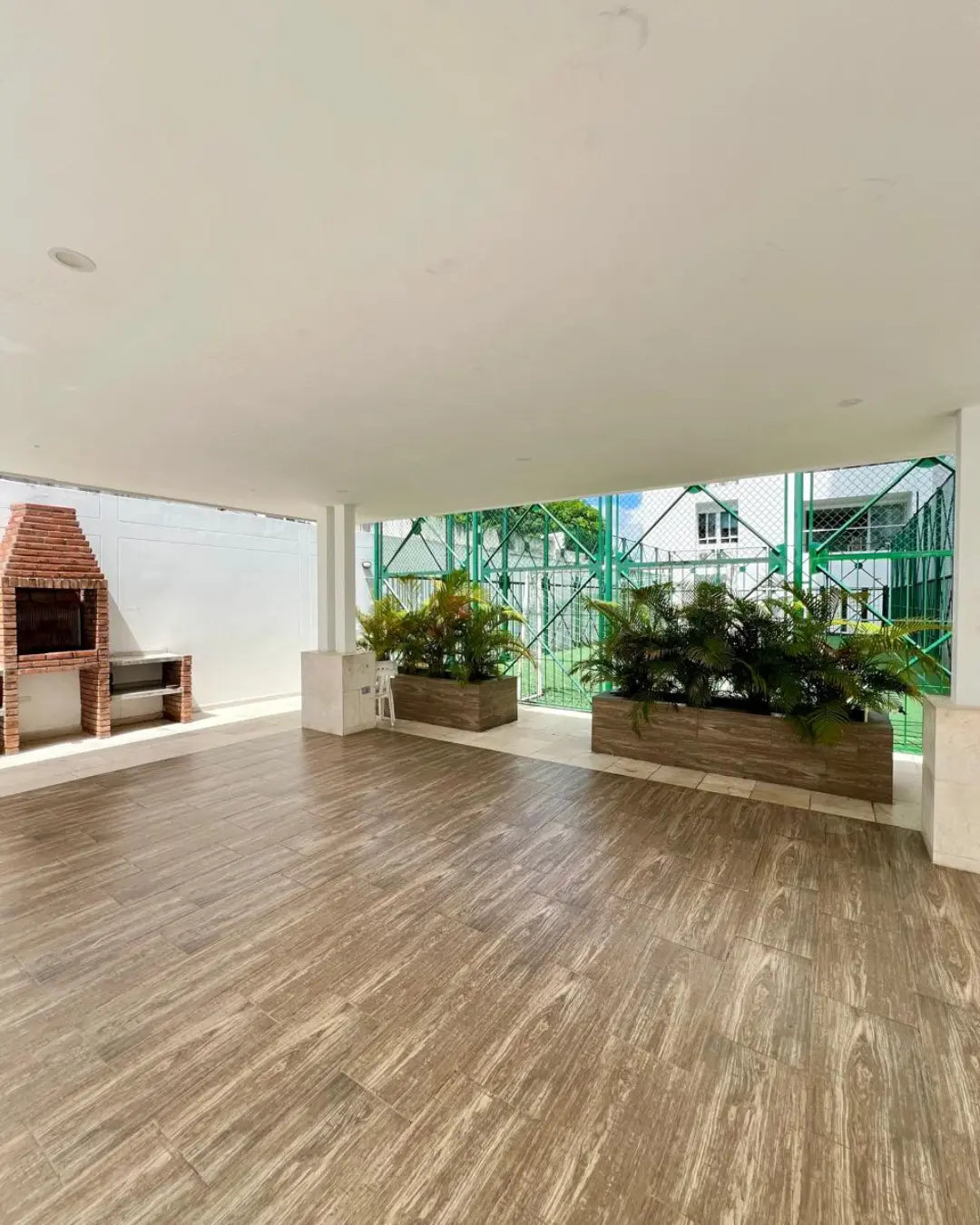 Apartamento 155mts2 en castellana 3 habitaciones + servicio + 2 parqueaderos + cuarto útil