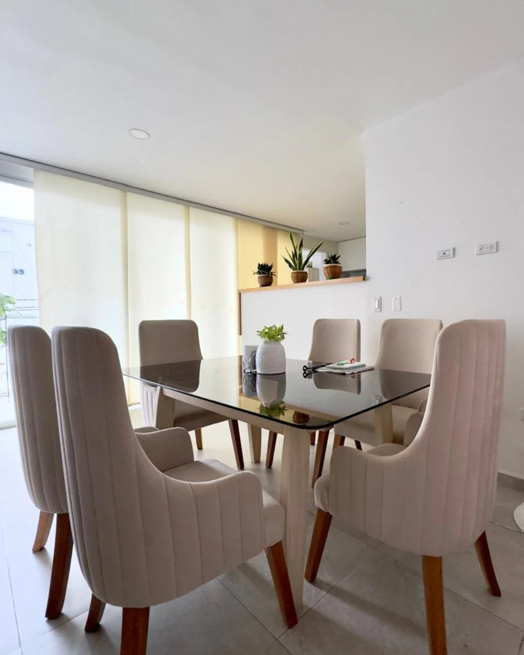Apartamento 155mts2 en castellana 3 habitaciones + servicio + 2 parqueaderos + cuarto útil