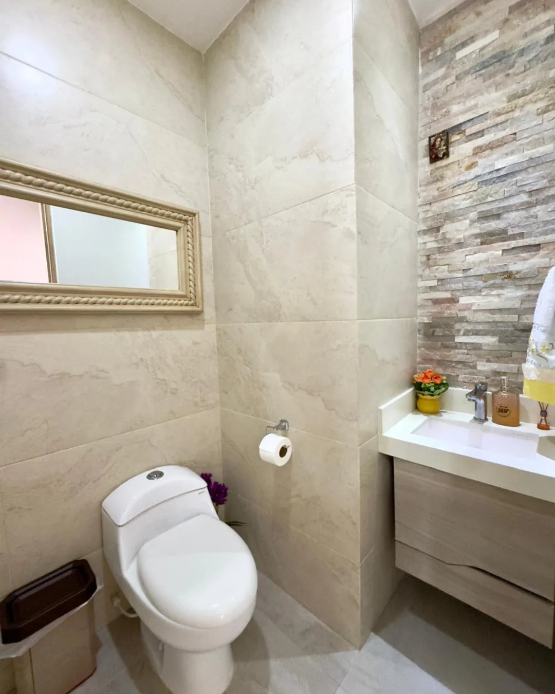 Apartamento 155mts2 en castellana 3 habitaciones + servicio + 2 parqueaderos + cuarto útil