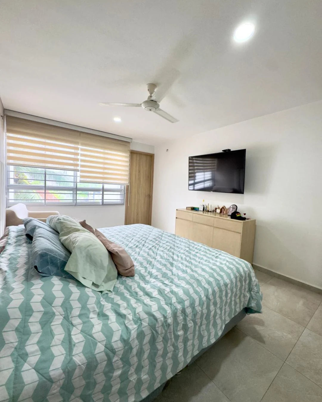 Apartamento 155mts2 en castellana 3 habitaciones + servicio + 2 parqueaderos + cuarto útil