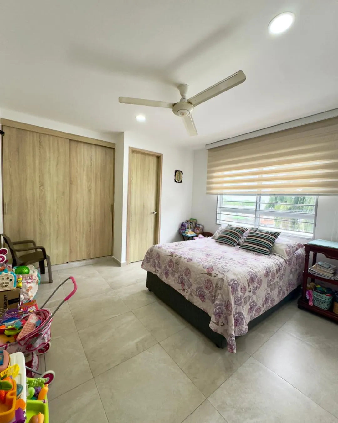 Apartamento 155mts2 en castellana 3 habitaciones + servicio + 2 parqueaderos + cuarto útil