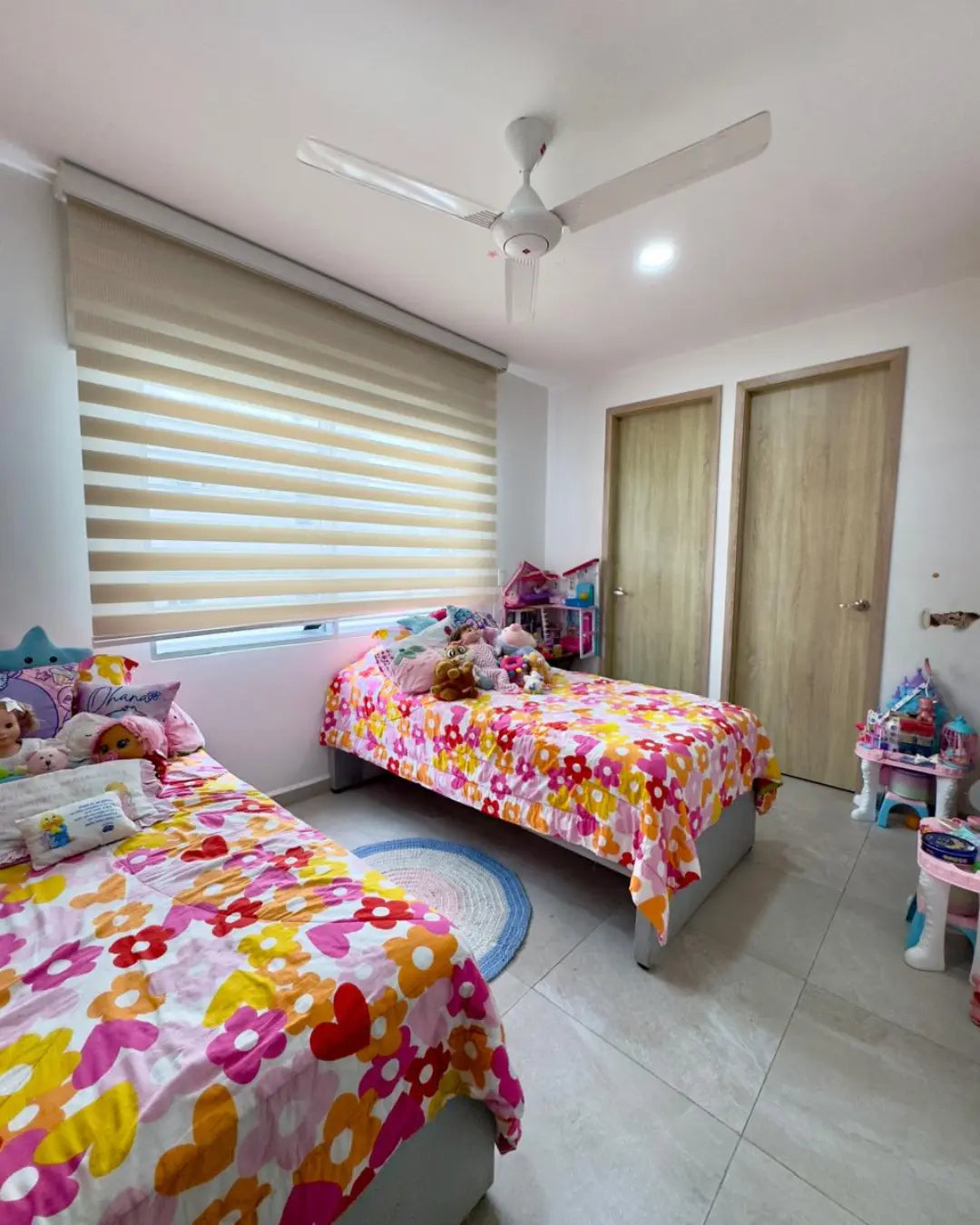Apartamento 155mts2 en castellana 3 habitaciones + servicio + 2 parqueaderos + cuarto útil