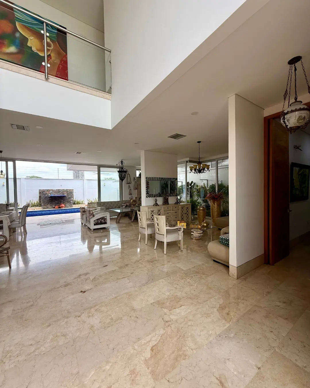 Casa de lujo 700mts2 en exclusivo conjunto cerrado con 4 habitaciones + servicio + estudio + piscina + bar + bbq
