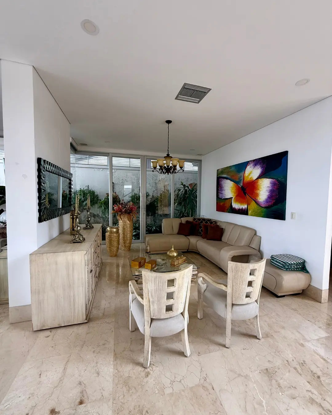Casa de lujo 700mts2 en exclusivo conjunto cerrado con 4 habitaciones + servicio + estudio + piscina + bar + bbq