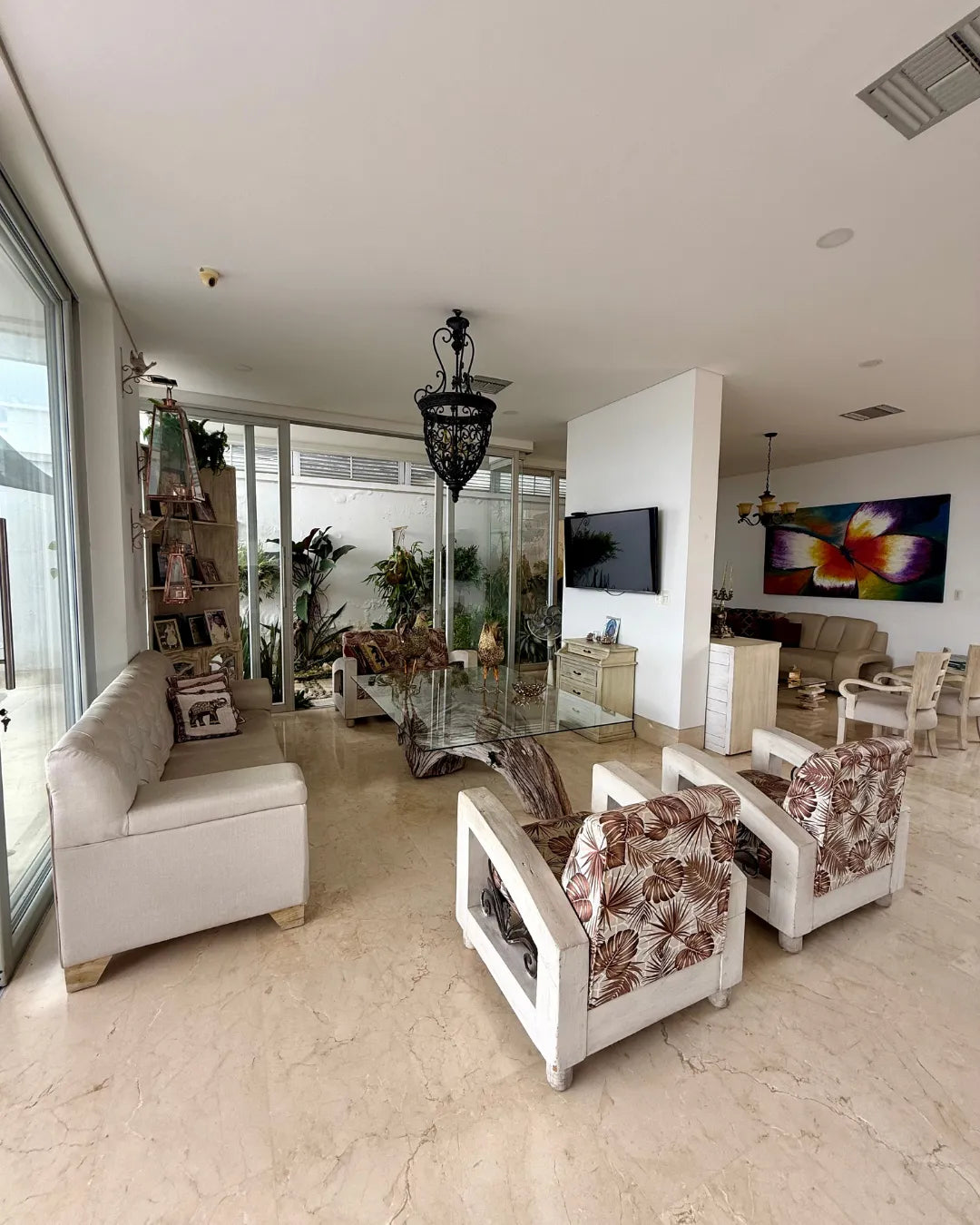Casa de lujo 700mts2 en exclusivo conjunto cerrado con 4 habitaciones + servicio + estudio + piscina + bar + bbq