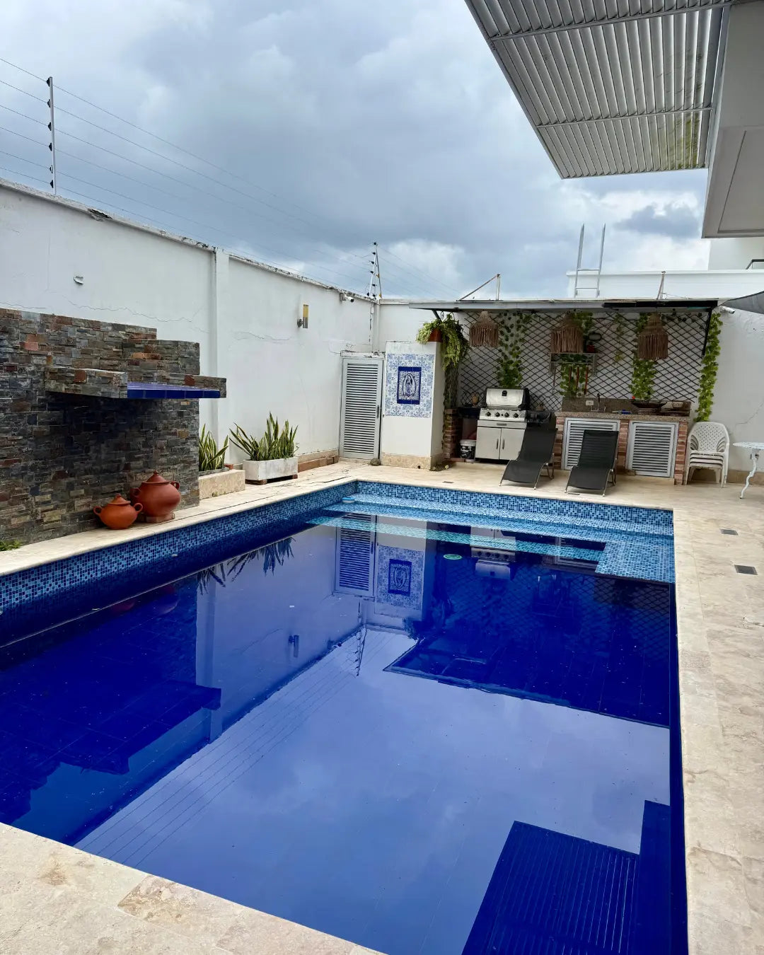 Casa de lujo 700mts2 en exclusivo conjunto cerrado con 4 habitaciones + servicio + estudio + piscina + bar + bbq