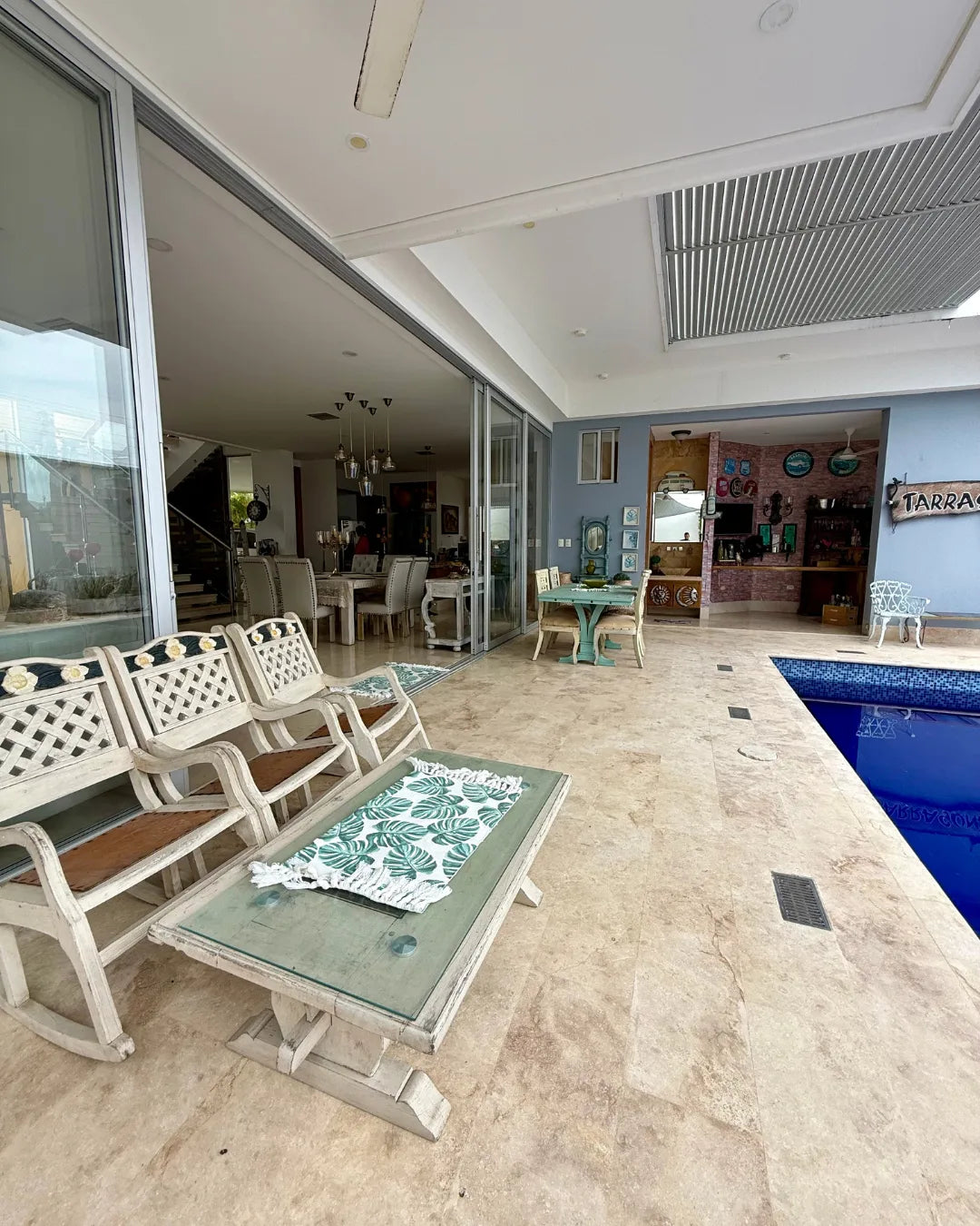 Casa de lujo 700mts2 en exclusivo conjunto cerrado con 4 habitaciones + servicio + estudio + piscina + bar + bbq