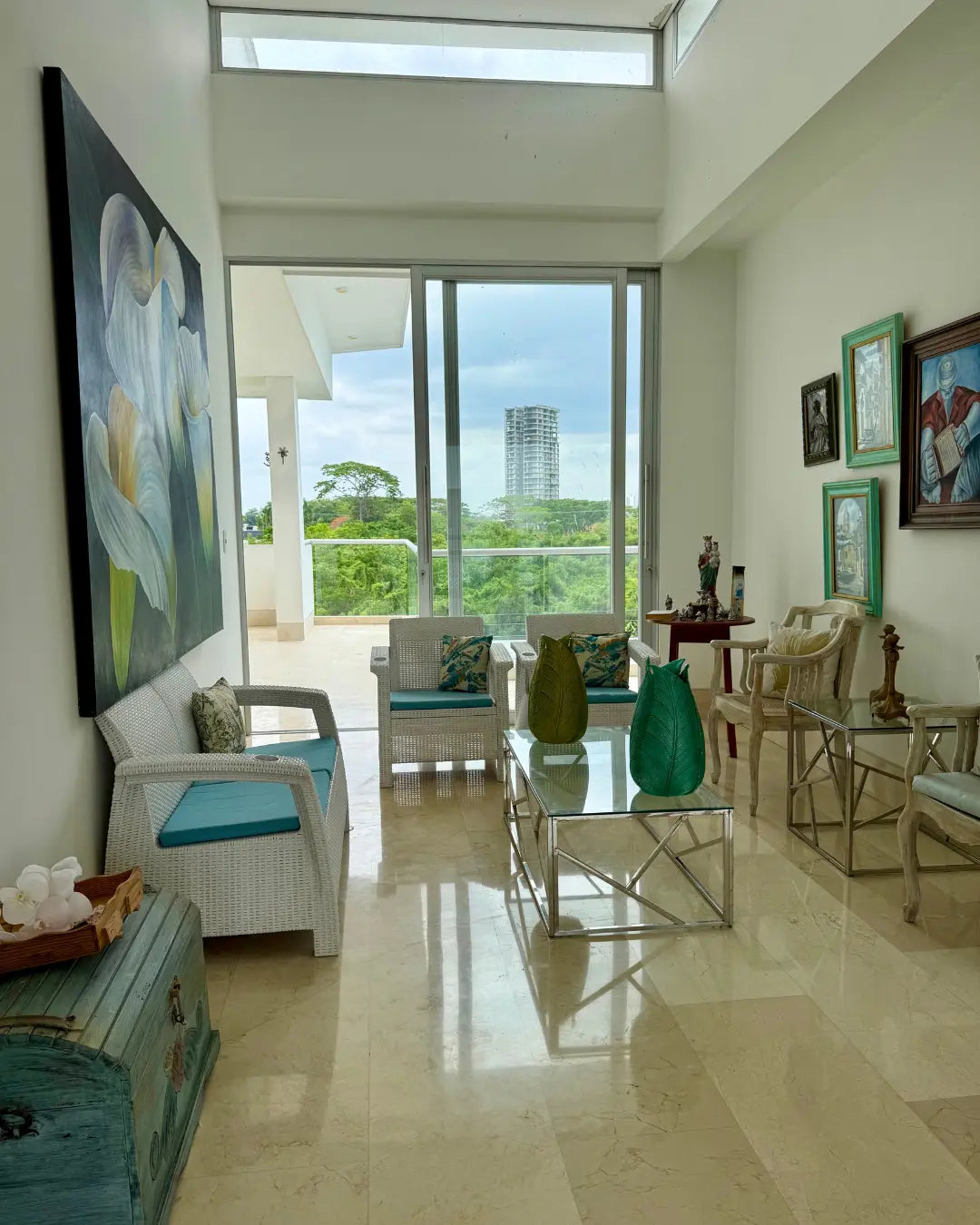 Casa de lujo 700mts2 en exclusivo conjunto cerrado con 4 habitaciones + servicio + estudio + piscina + bar + bbq