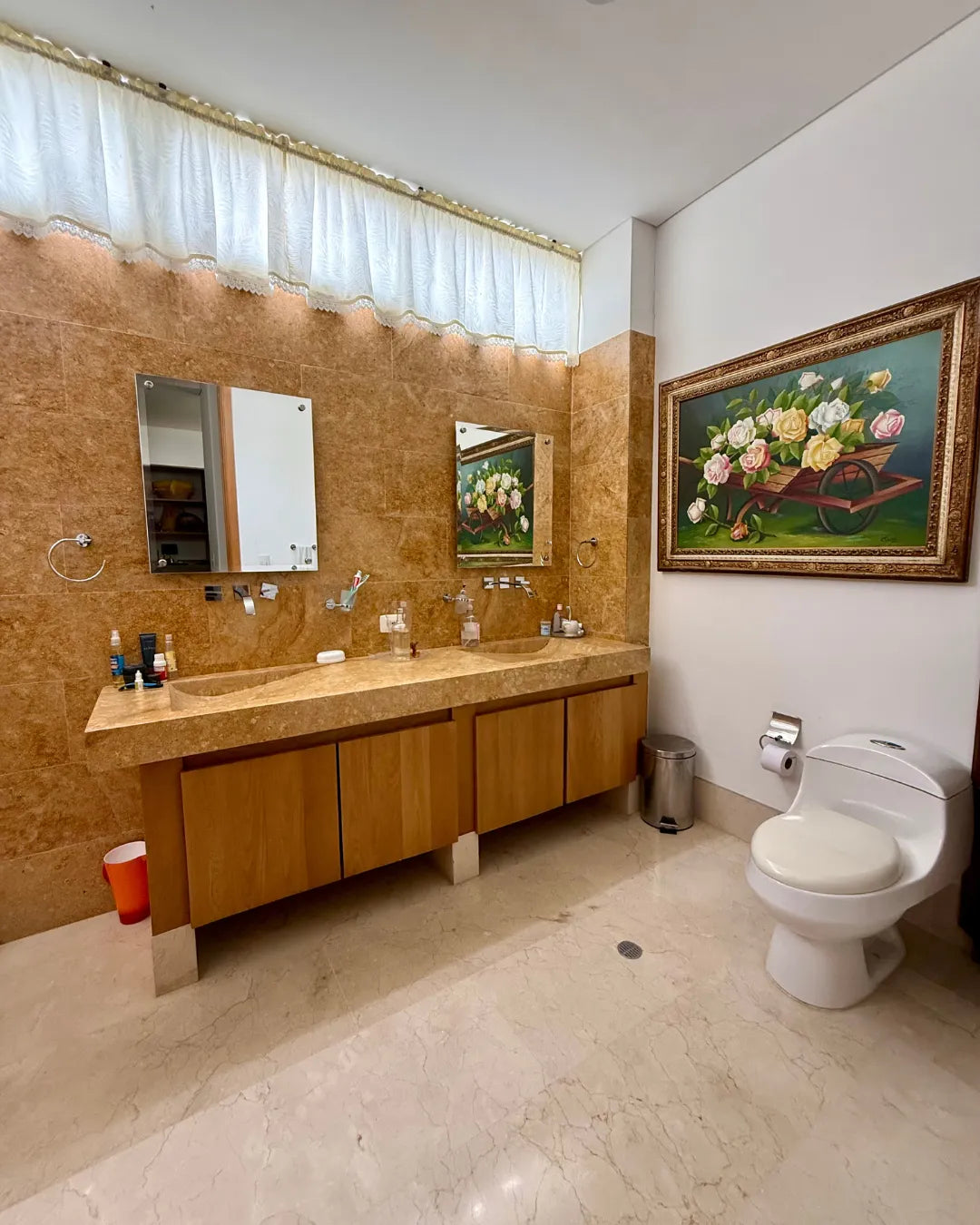Casa de lujo 700mts2 en exclusivo conjunto cerrado con 4 habitaciones + servicio + estudio + piscina + bar + bbq
