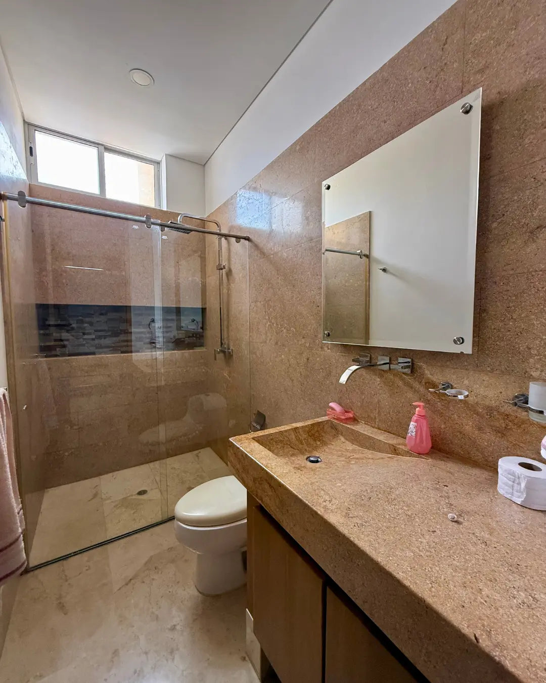 Casa de lujo 700mts2 en exclusivo conjunto cerrado con 4 habitaciones + servicio + estudio + piscina + bar + bbq