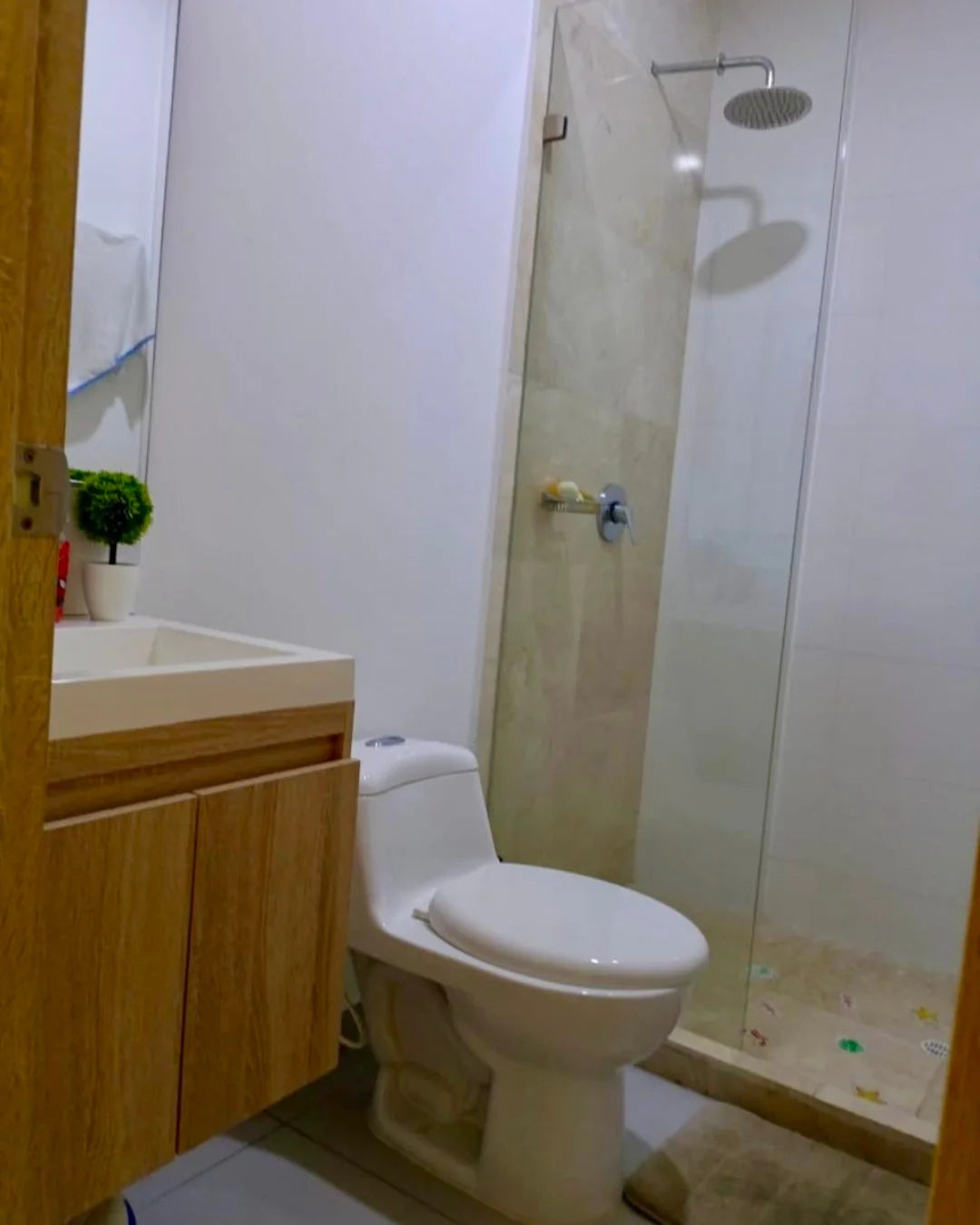 Casa de 189mts2 en conjunto cerrado sector sevilla 3 habitaciones + servicio + terraza con jacuzzi + 2 parqueaderos