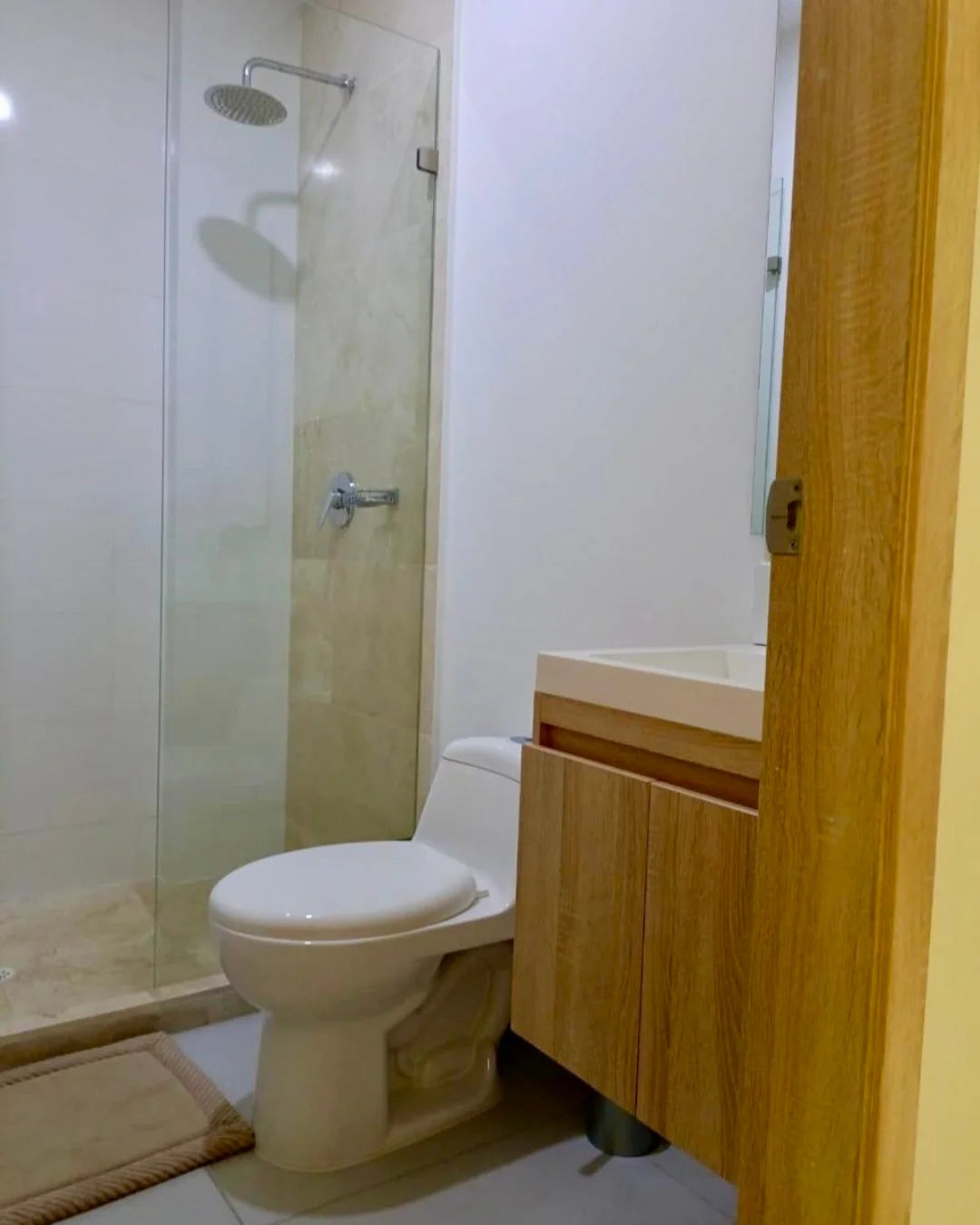 Casa de 189mts2 en conjunto cerrado sector sevilla 3 habitaciones + servicio + terraza con jacuzzi + 2 parqueaderos