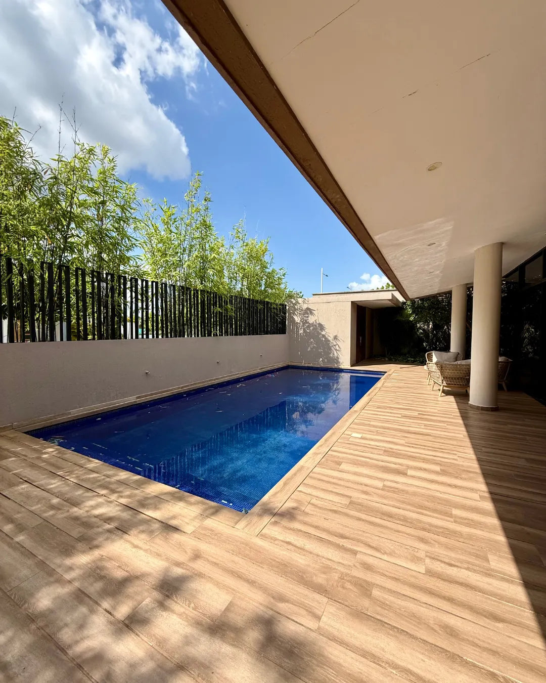 Casa de lujo 1200mts2 en conjunto cerrado al norte de montería 6 habitaciones + piscina + seguridad privada 24/7