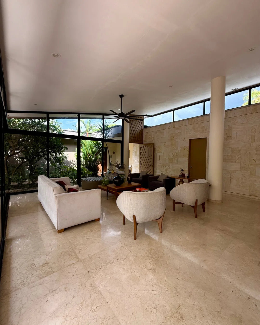 Casa de lujo 1200mts2 en conjunto cerrado al norte de montería 6 habitaciones + piscina + seguridad privada 24/7