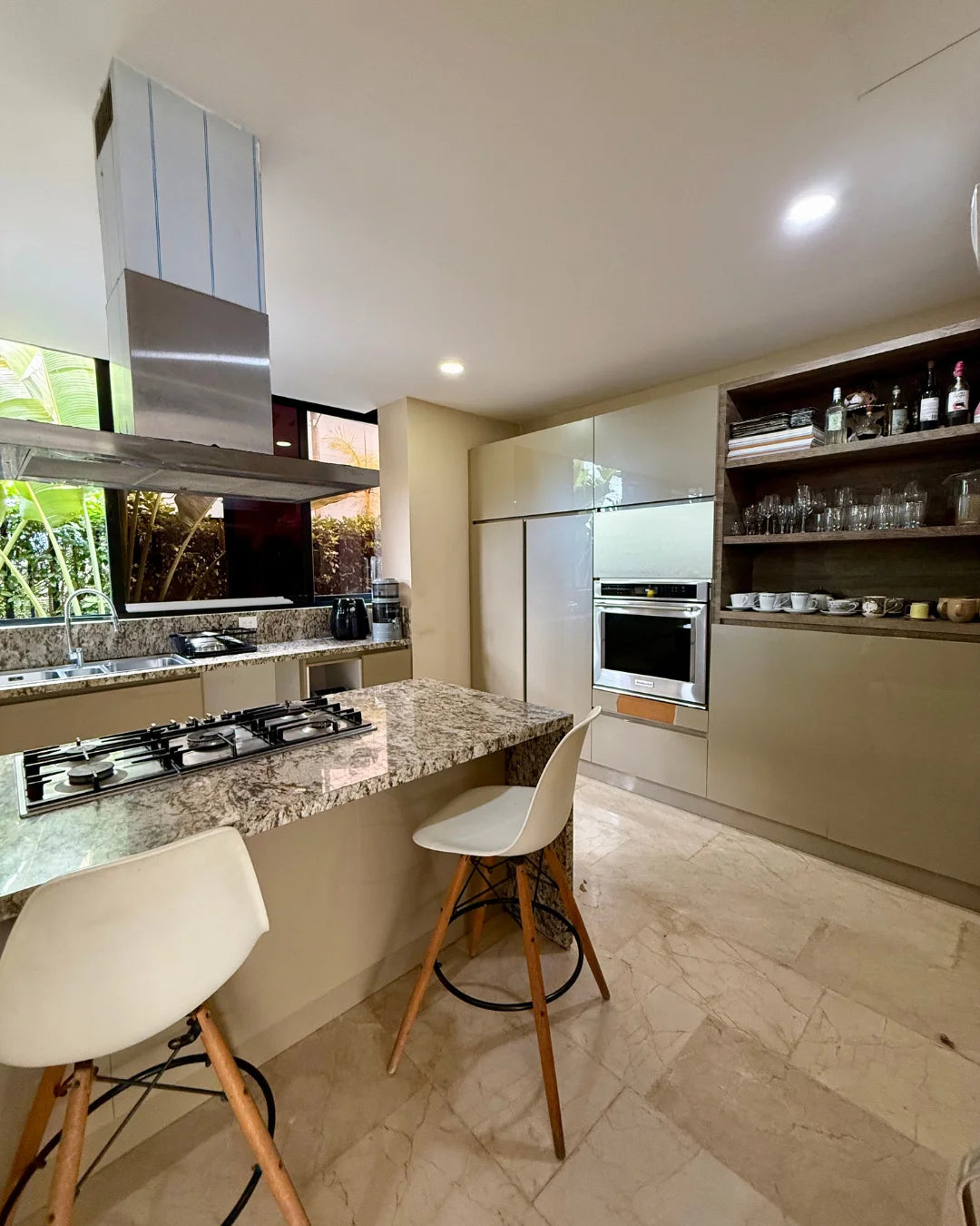 Casa de lujo 1200mts2 en conjunto cerrado al norte de montería 6 habitaciones + piscina + seguridad privada 24/7